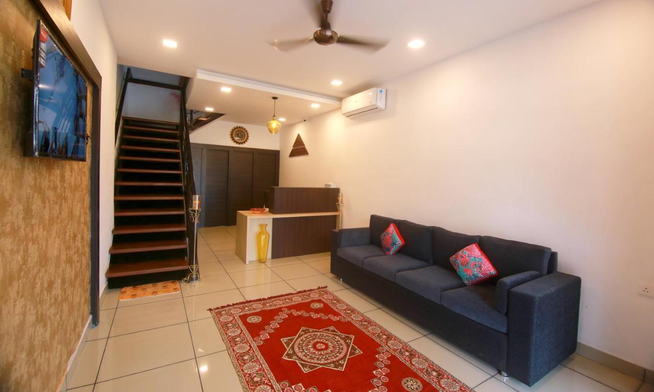 The Metro Pod - Backpackers A/C Dormitory Коччи Экстерьер фото