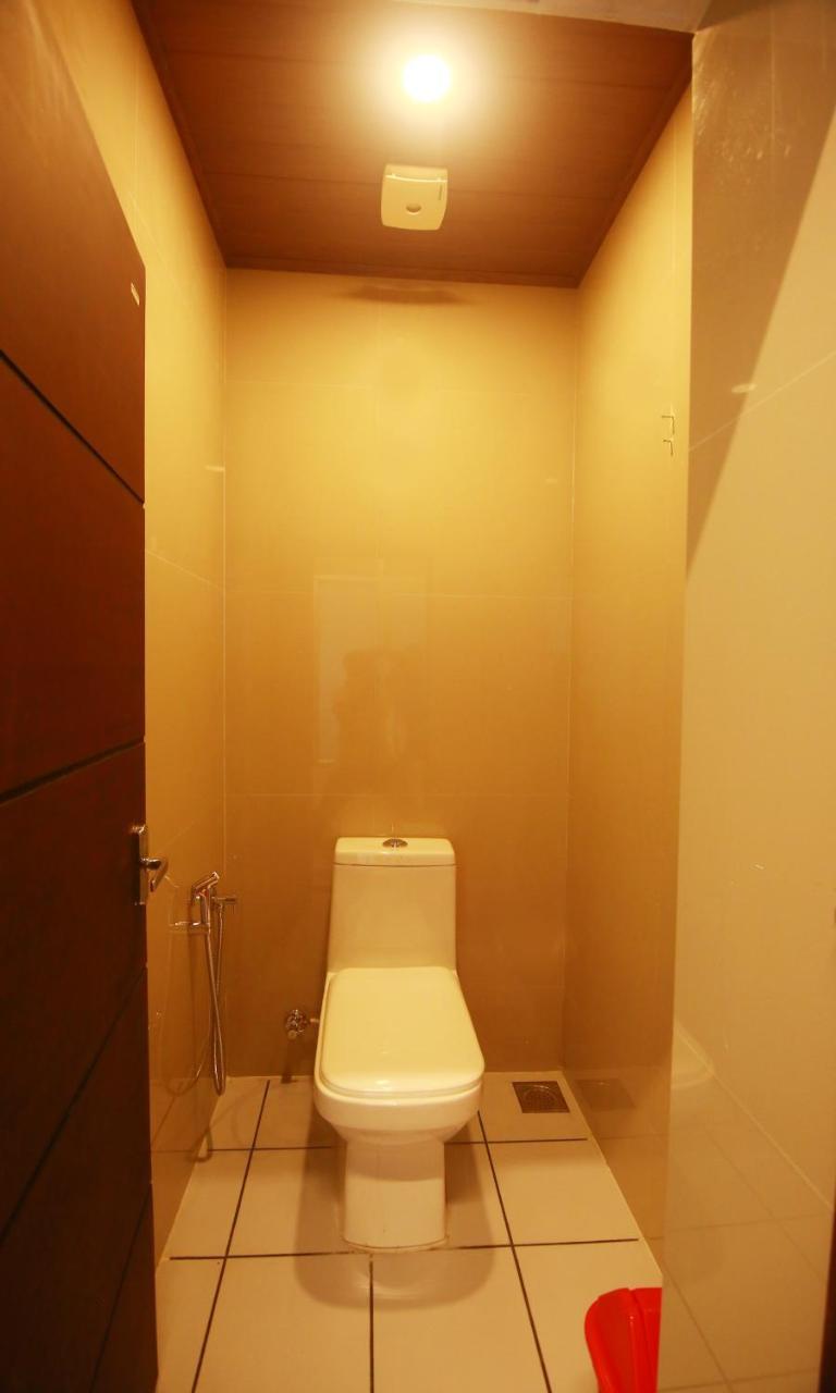 The Metro Pod - Backpackers A/C Dormitory Коччи Экстерьер фото