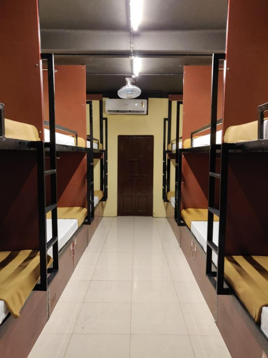 The Metro Pod - Backpackers A/C Dormitory Коччи Экстерьер фото