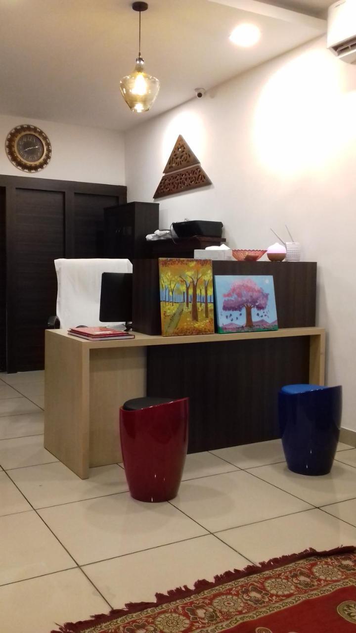 The Metro Pod - Backpackers A/C Dormitory Коччи Номер фото