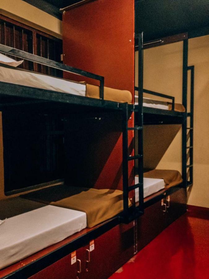 The Metro Pod - Backpackers A/C Dormitory Коччи Экстерьер фото