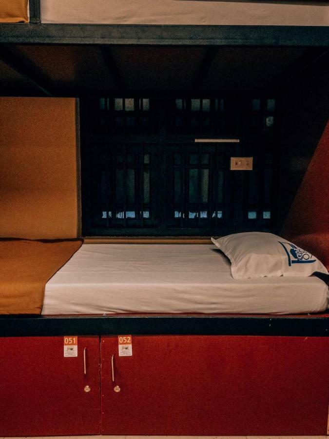 The Metro Pod - Backpackers A/C Dormitory Коччи Экстерьер фото