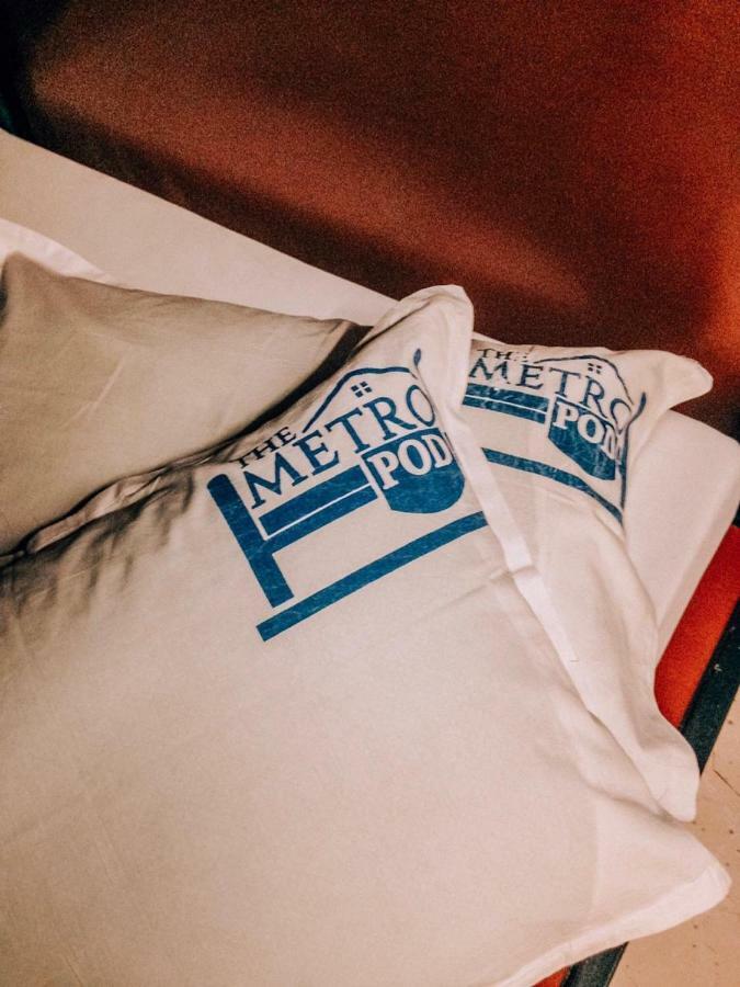 The Metro Pod - Backpackers A/C Dormitory Коччи Экстерьер фото