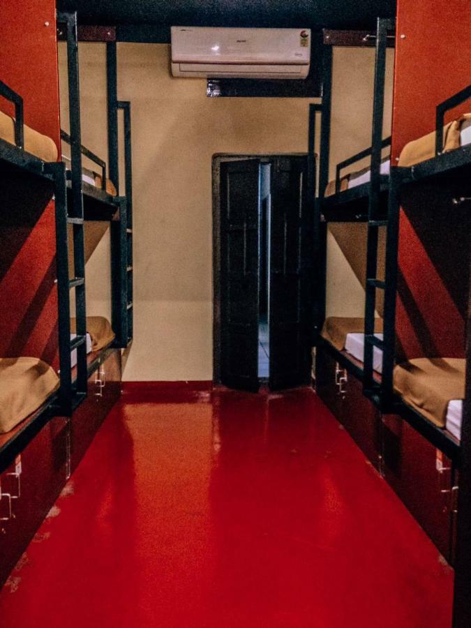 The Metro Pod - Backpackers A/C Dormitory Коччи Экстерьер фото